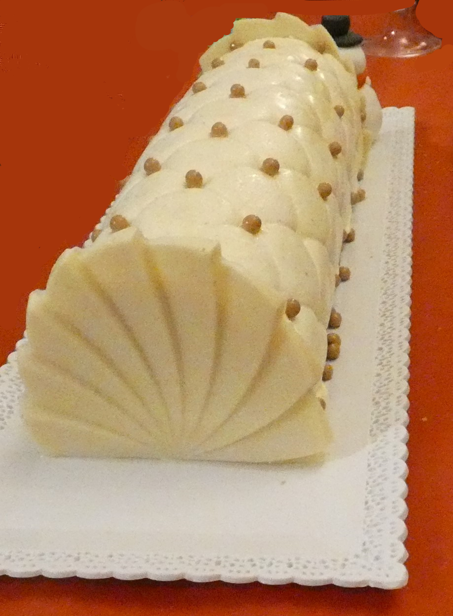 Bûche de Noël  pommes et caramel beurre salé